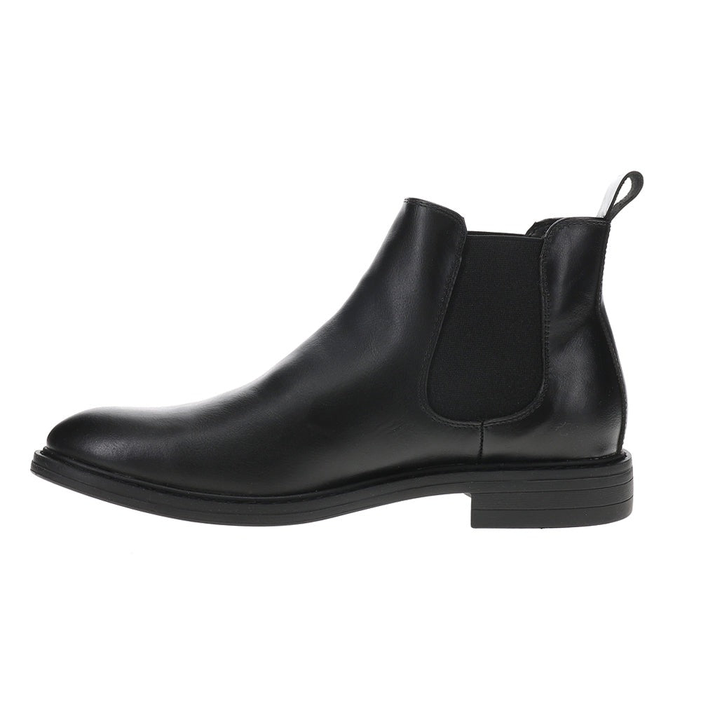Logan Round Toe Pull On Chelsea Boots