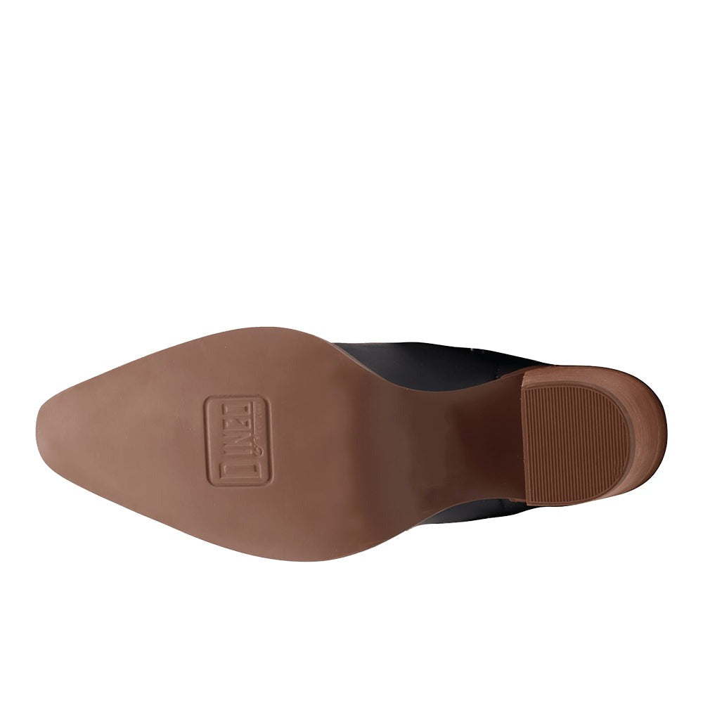 Off The Cuff Leather Snip Toe Pull On Cowboy Booties
