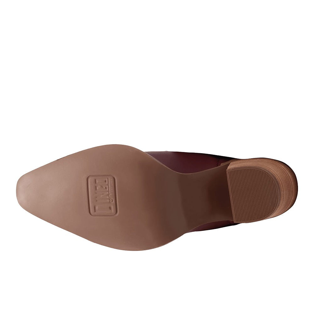 Off The Cuff Leather Snip Toe Pull On Cowboy Booties